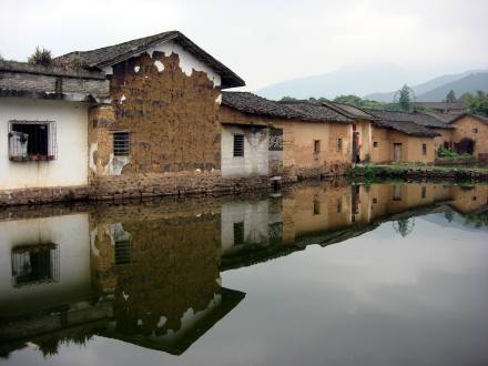 依山傍水现沧桑——平南范家大院