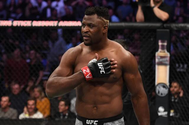 原创骨头琼斯怒了:很多ufc拳手买不起房,被迫向父母借钱,这真悲哀