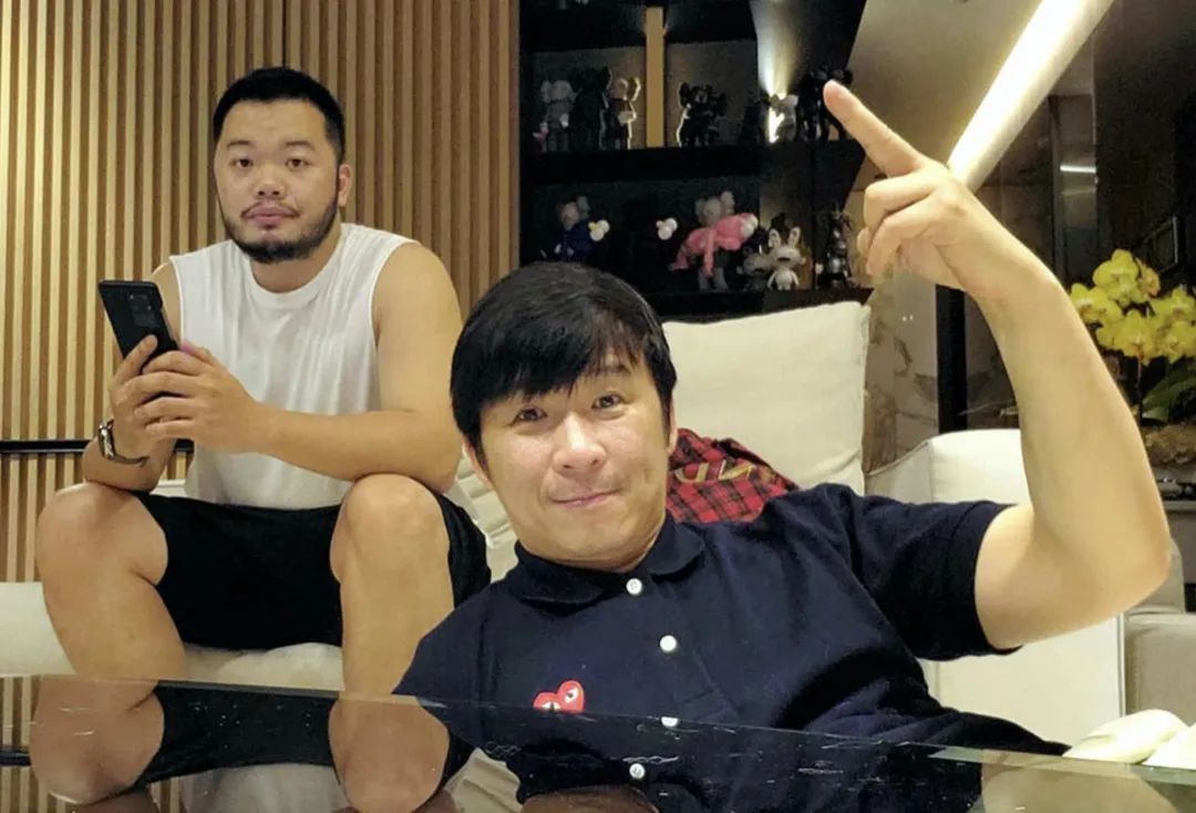 张惠妹经纪人陈镇川跟男友注册结婚,网友:猫咪应该很开心