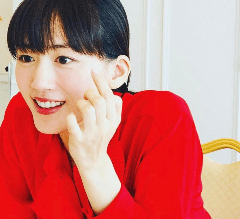 绫濑遥被曝秘密恋爱两年,对象还是韩国艺人?_鲁敏宇