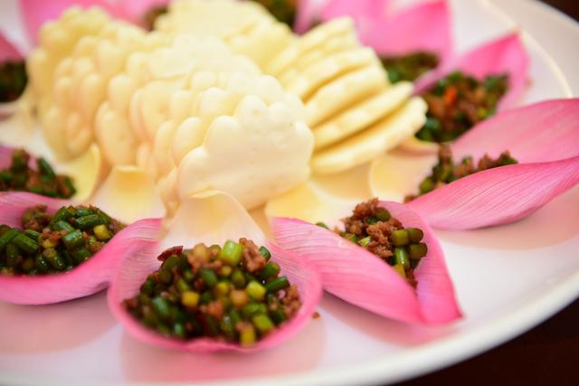 原创荷花除了观赏,还能吃,清热解暑非常适合夏天,你知道吗?