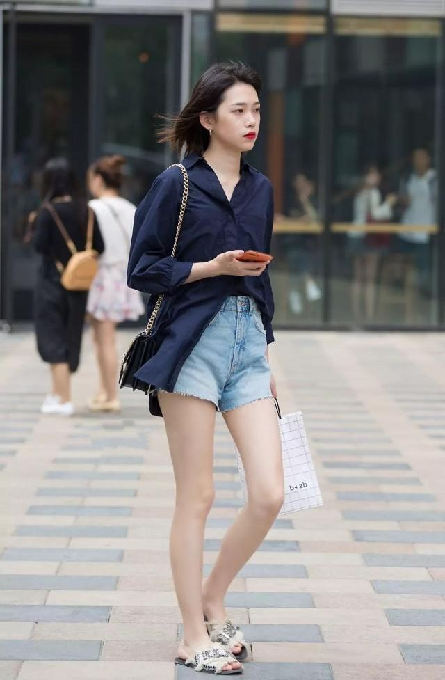 原创街拍气质高雅5号美女一件长款t恤美出新境界