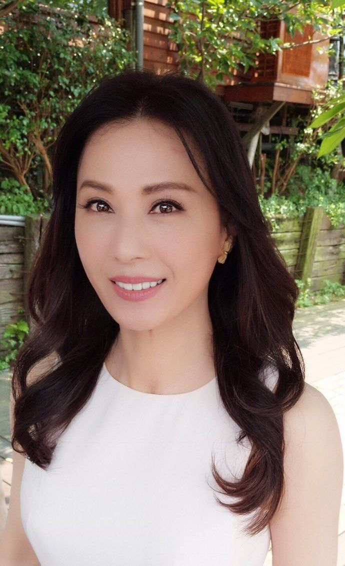 21岁成名,和前夫闪婚闪离,息影十年后复出,52岁还美成这样_涂善妮