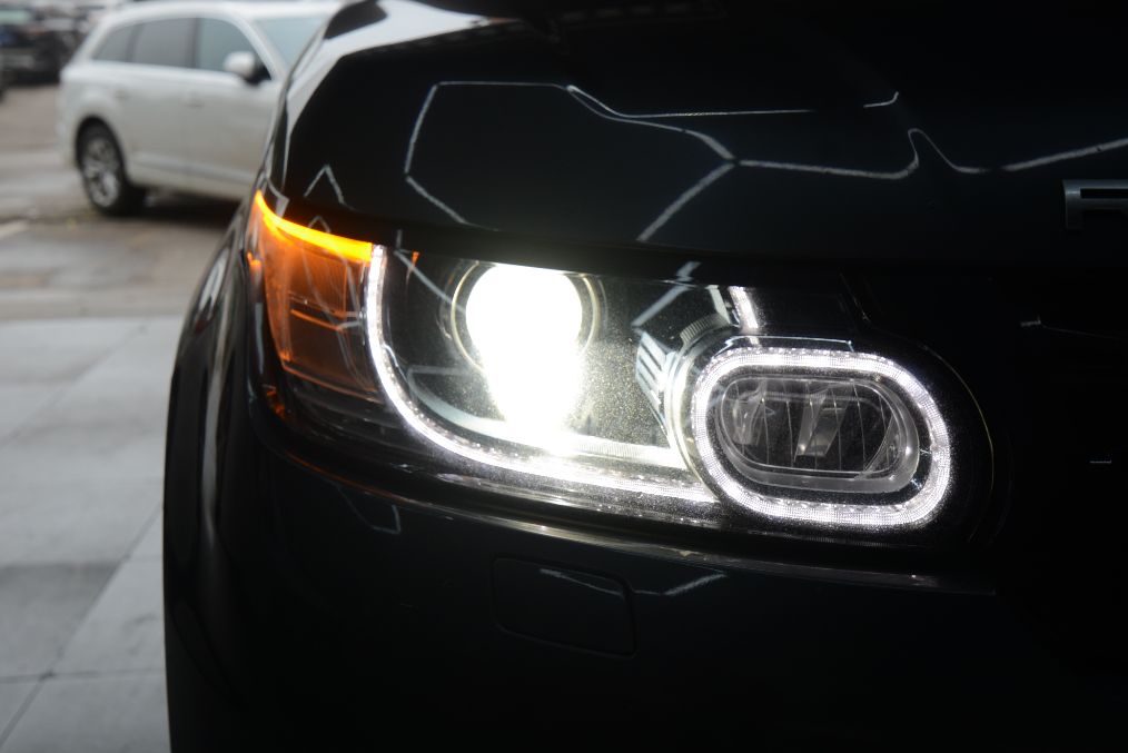 路虎揽胜车灯改装路虎揽胜改led好还是改氙气灯好