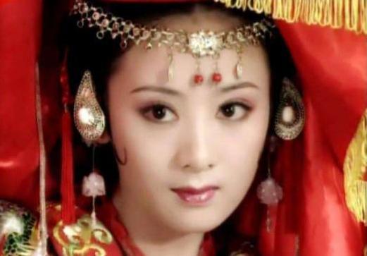 为爱情拒绝琼瑶,却以离婚收场,今嫁给小6岁老公,成隐形富婆