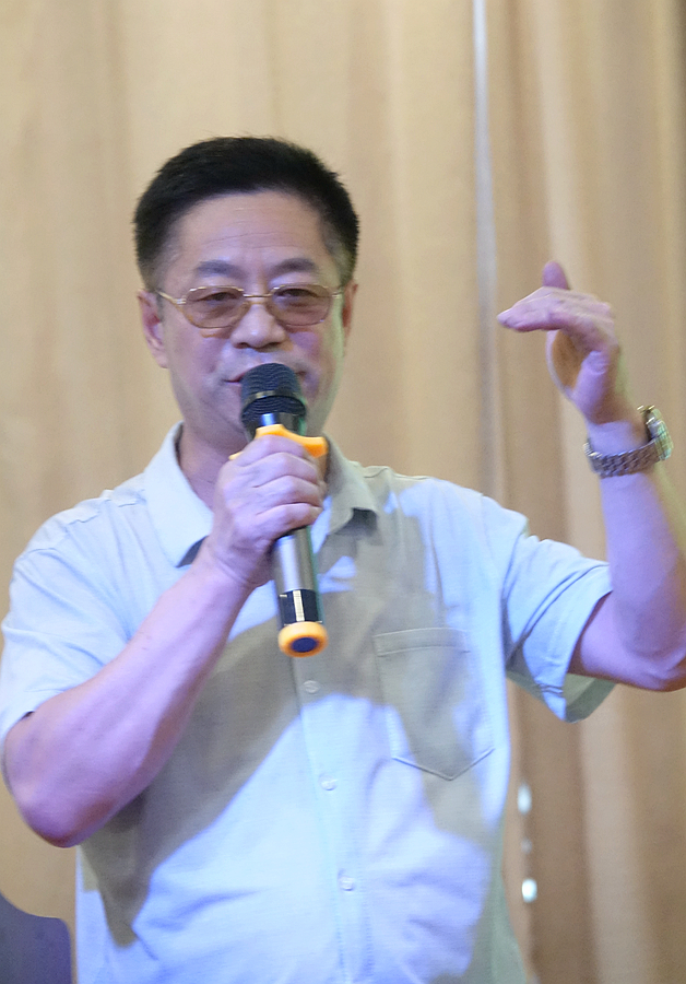 市原牡丹办副主任:张凤娟 中国经济学家,洛阳老子研究会副会长:谭杰