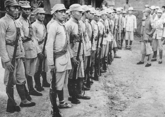 当时为了打开长江以北,淮河以南地区的抗战局面,新四军正式成立了江北