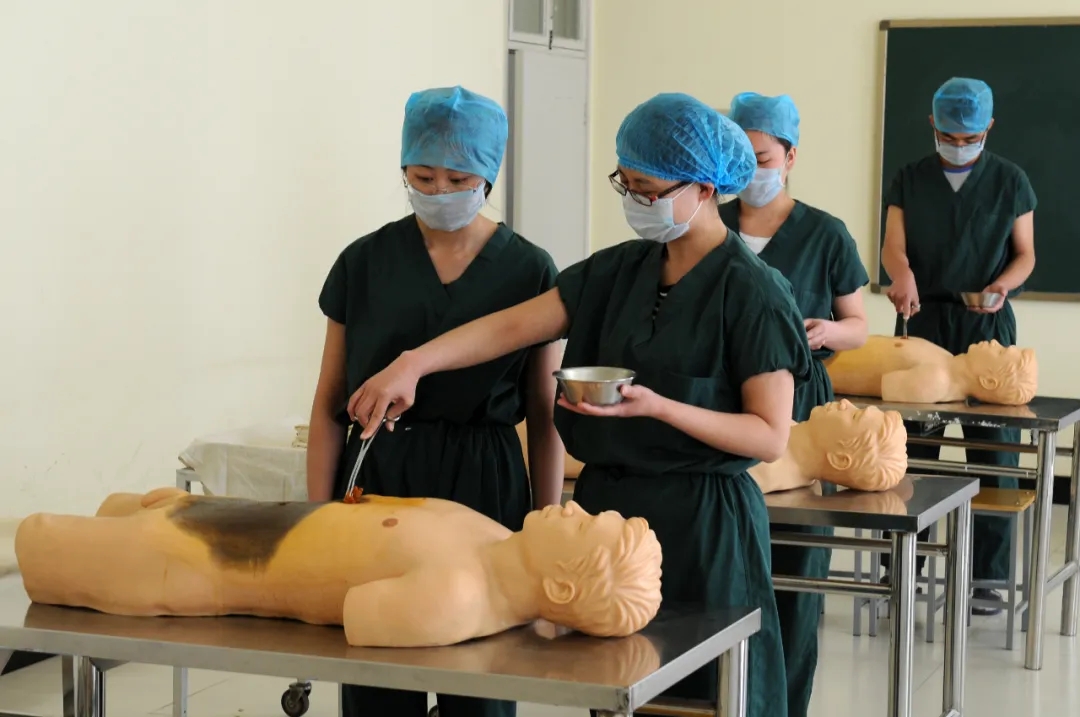 胎儿发育标本,胎心监护仪,电动吸引器,多普勒,产钳,胎头吸引器等设备
