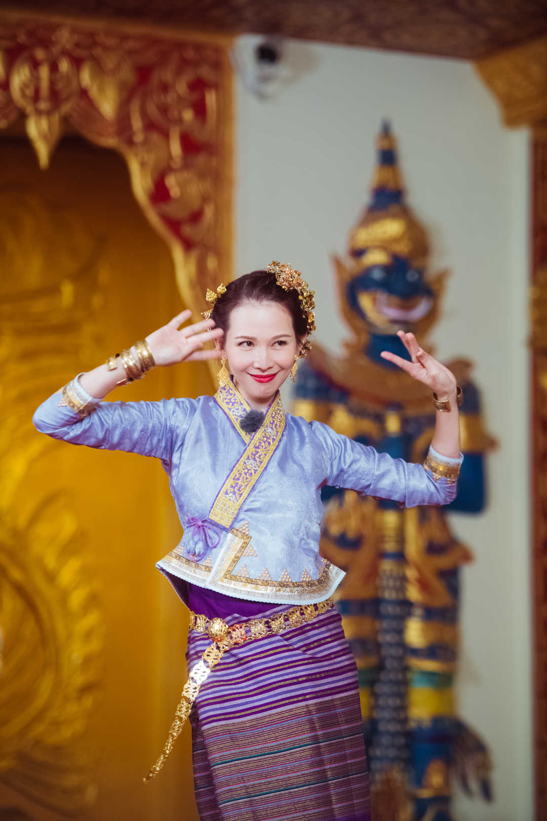 妻子4吉娜傣族服饰造型曝光粉色筒裙身形姣好