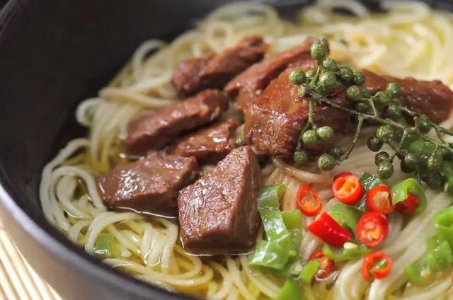 原創藤椒牛肉麵鮮香味麻看似清淡的麵條實際上麻辣鮮香