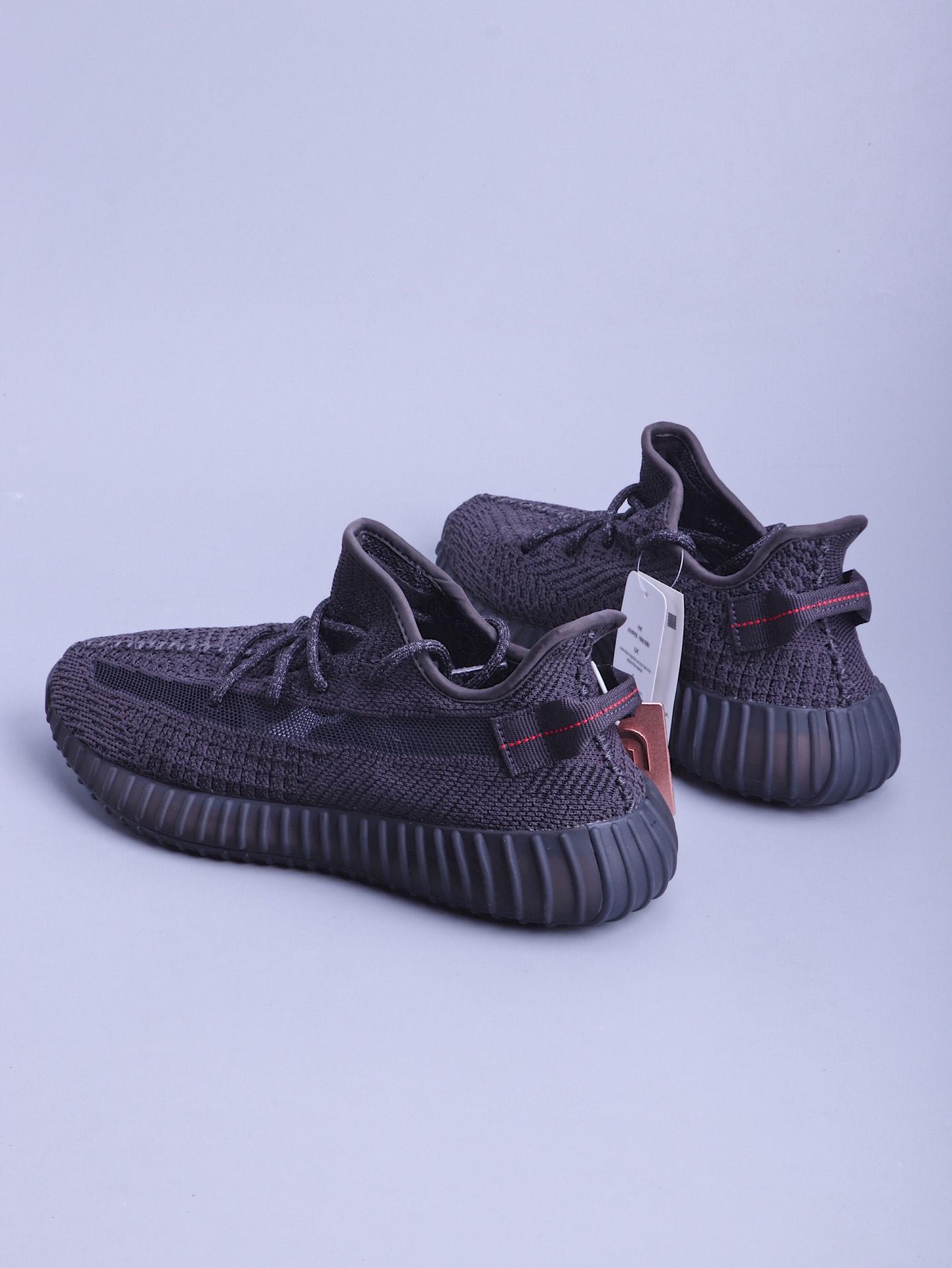 每日一椰yeezy boost 350 v2 黑满天星