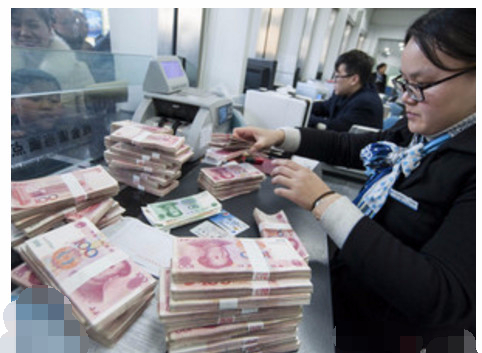 原创银行员工把储户存的800元打成80万,储户把钱用完了,事后银行发现