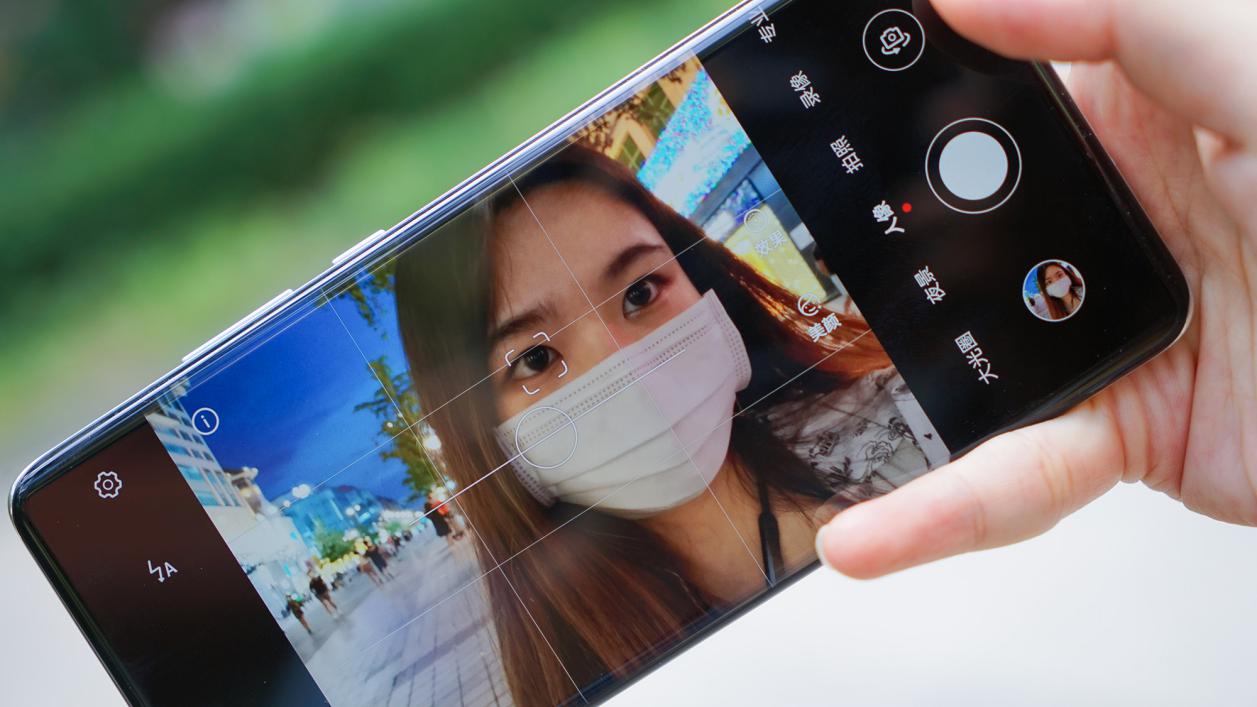 原创华为p40系列自拍功能有多给力?小姐姐表示:拿iphone11也不换