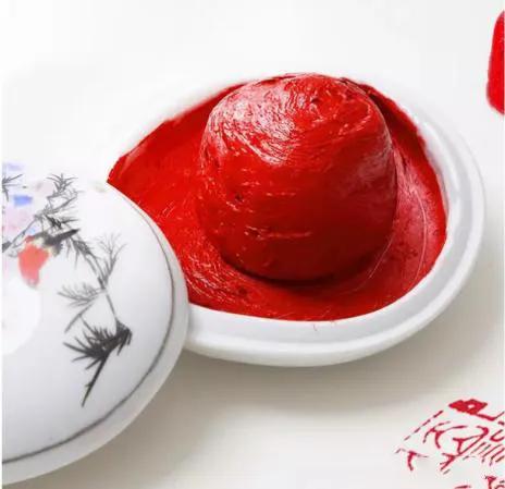 多有小球突起,则 表明印泥艾草质量低劣,用印后定然起毛影响印文效果