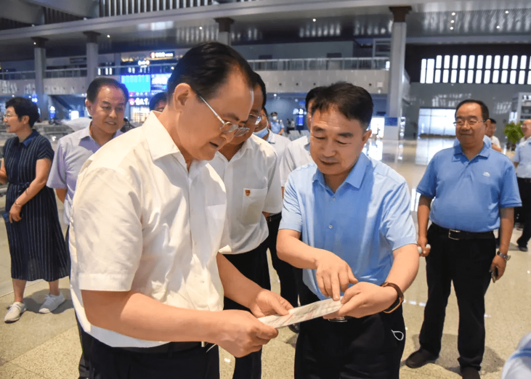 市人大常委会主任赵向东,市委常委,秘书长尉连生,市人大常委会副主任