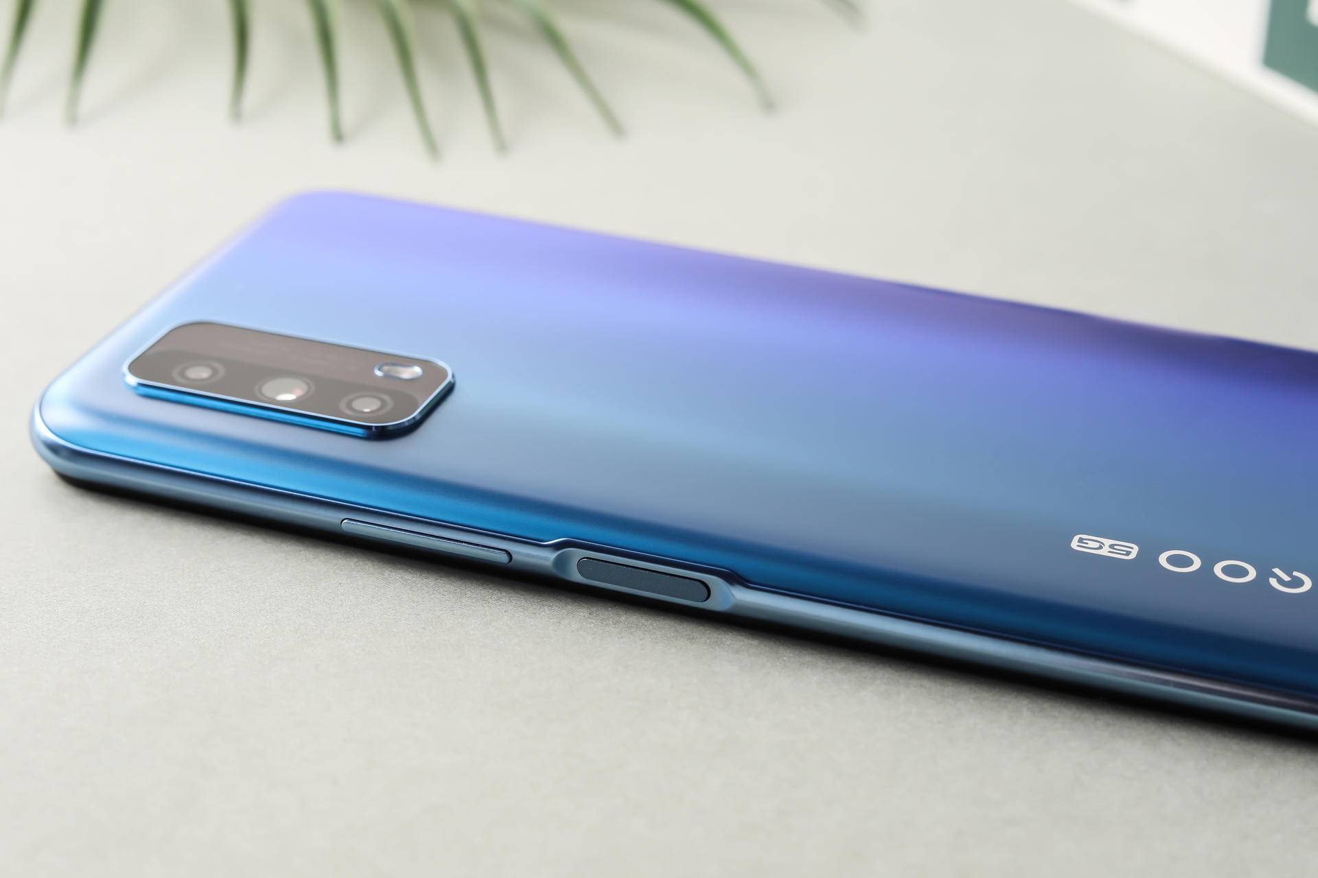 iqoo z1x图赏来袭!高颜值是基础,强劲续航才是5g硬道理