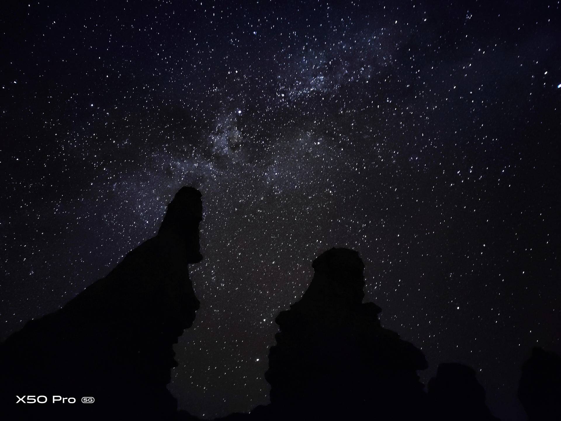 轻松定格月亮美照vivox50pro真不愧为5g专业影像旗舰