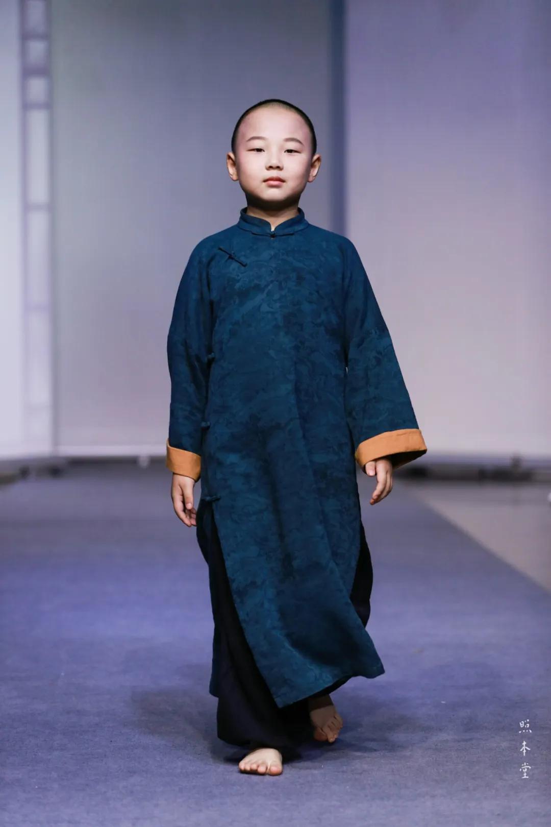 手染棉麻衣,轻裾随风还——照本堂2020秋款体验秀