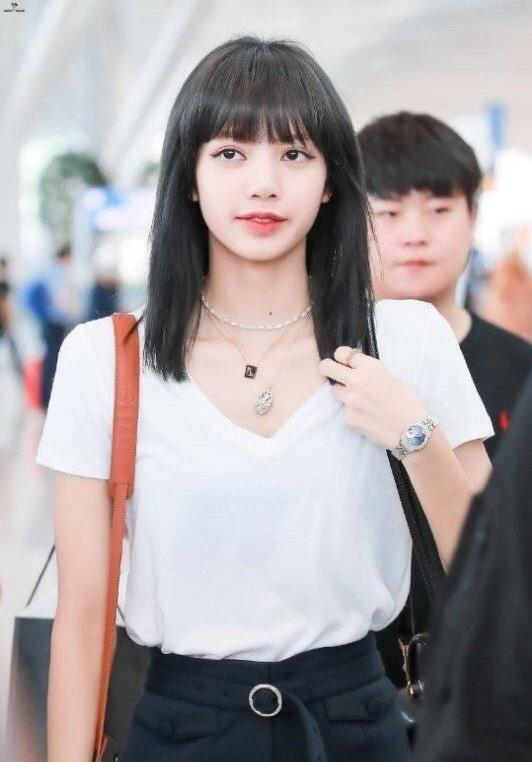 lisa的很多发型小编都非常的喜欢,尤其是lisa的短发,但是很无奈,没有