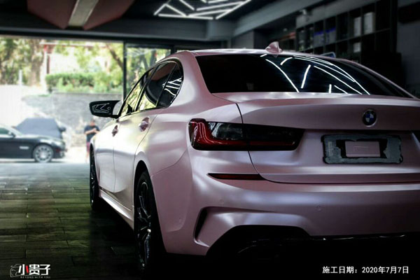 白色宝马3系变身少女喜爱电光樱花粉