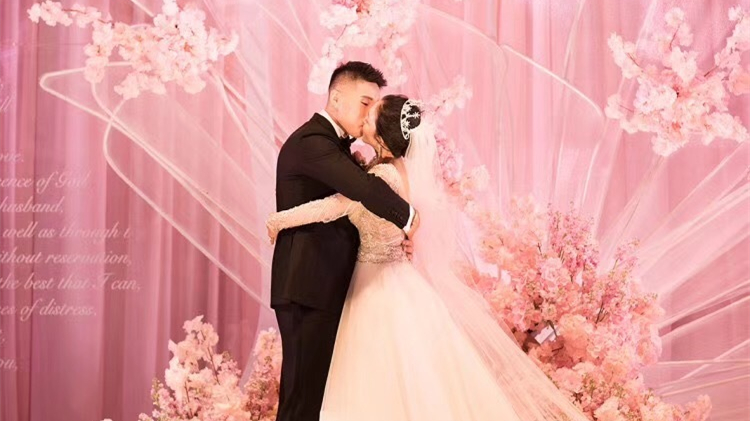 原创德云社烧饼曝光娇妻社交账号内附多张美图饼嫂太养眼了