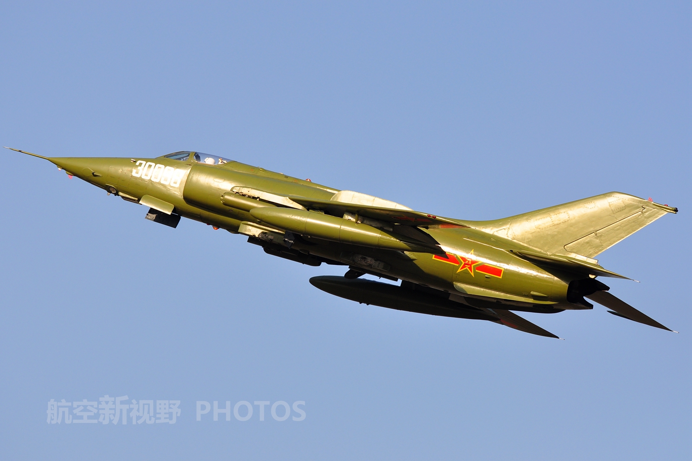 只身挂载氢弹单程突击,为对抗北方钢铁洪流而生,国产传奇战机_飞机