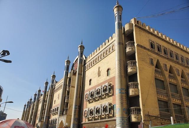 阿布拉的馕生意是真的好,排队排了感觉有一个小时,邮寄的话可以直接填