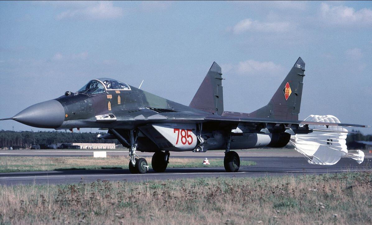 迄今交易最便宜的战机,仅仅3毛钱一架,8块钱买23架还包邮!_战斗机