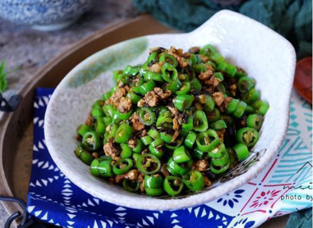 手撕杏鲍菇,肉末酱爆茄子,杭椒肉末,黄瓜炒牛肉