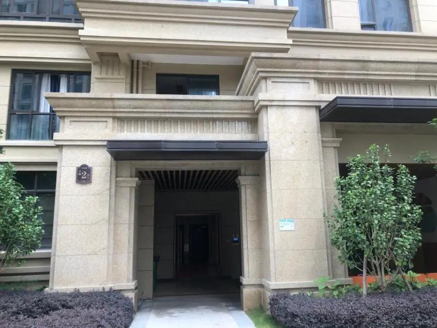 速来龙湾华鸿万府一套88㎡拍卖起拍价88万