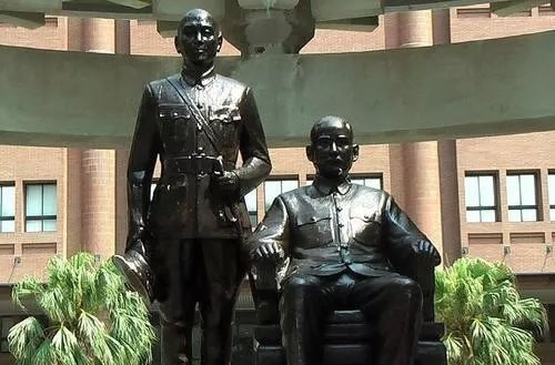蒋介石雕像图片