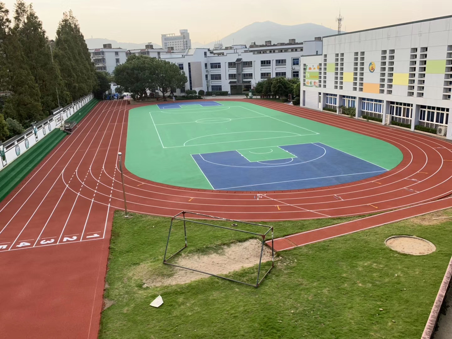 江苏启东定海小学篮球场操场