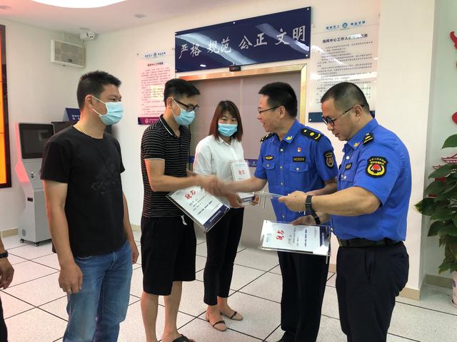 龙岗城管人民监督员来了,盯紧城市容颜及不文明_管理