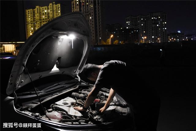 1000流明,六种模式,还能当充电宝,小米有品推出纳拓雷鸣手电