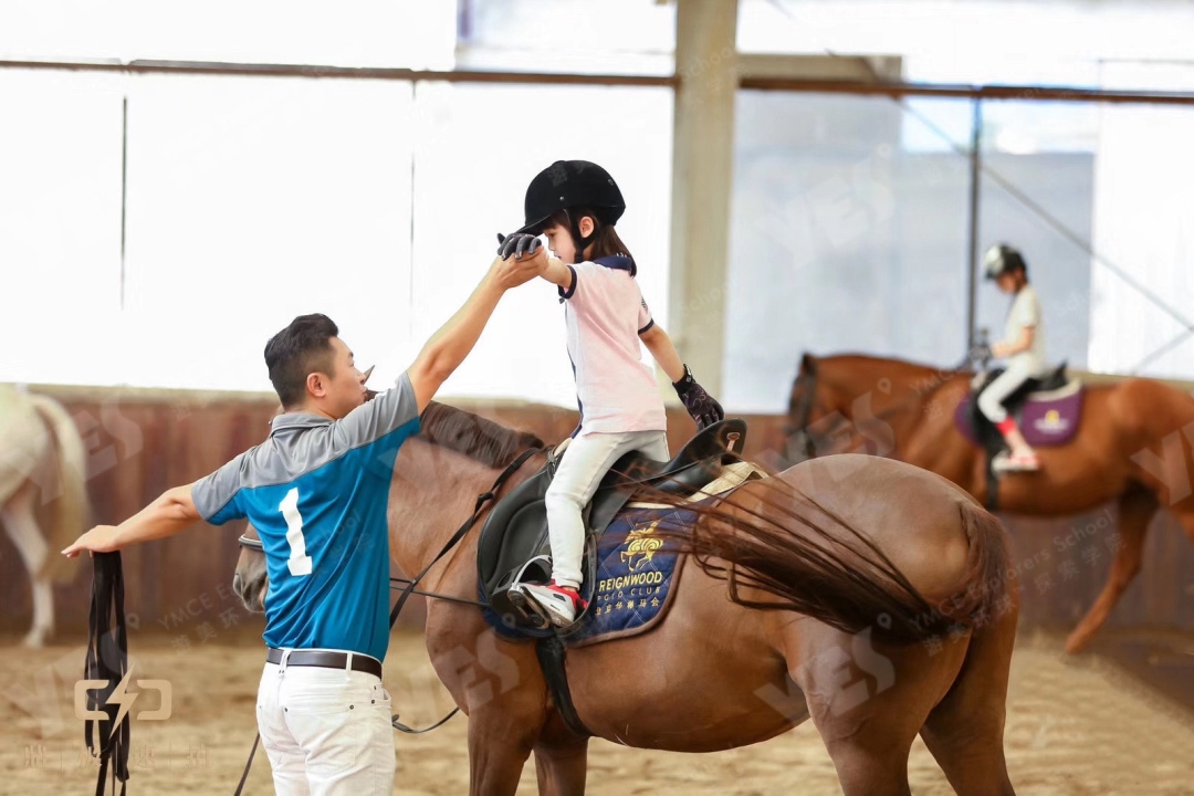 俱樂部由奧運團隊打造庭院式豪華馬廄,擁有賽事級別室內外馬球,馬術