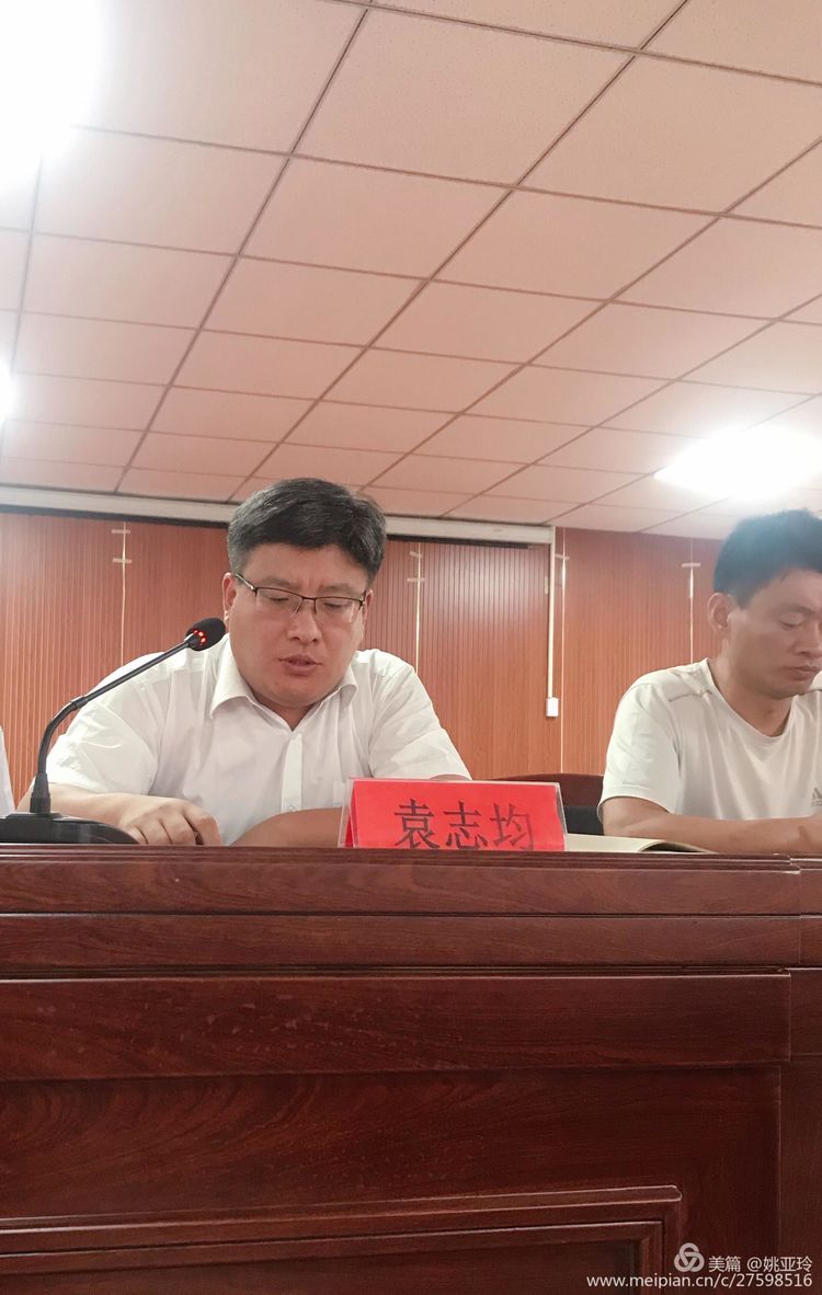 袁志均校长致辞袁志均校长代表学校衷心祝贺全体初三同学顺利完成初中