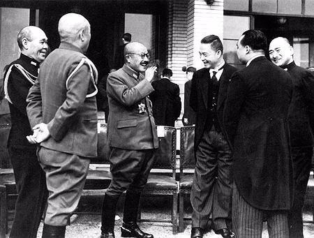 蒋介石坐不住了,愤怒之下,蒋介石命令戴笠带领上海军统前去对上海分行