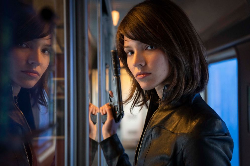 渐毛妹特工睡了kgb后又睡了cia,深谙国际象棋的她决定不做棋子,为了