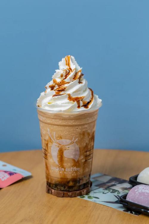 夏风起,杨梅熟,一杯瑞幸冰镇杨梅瑞纳冰醉心头