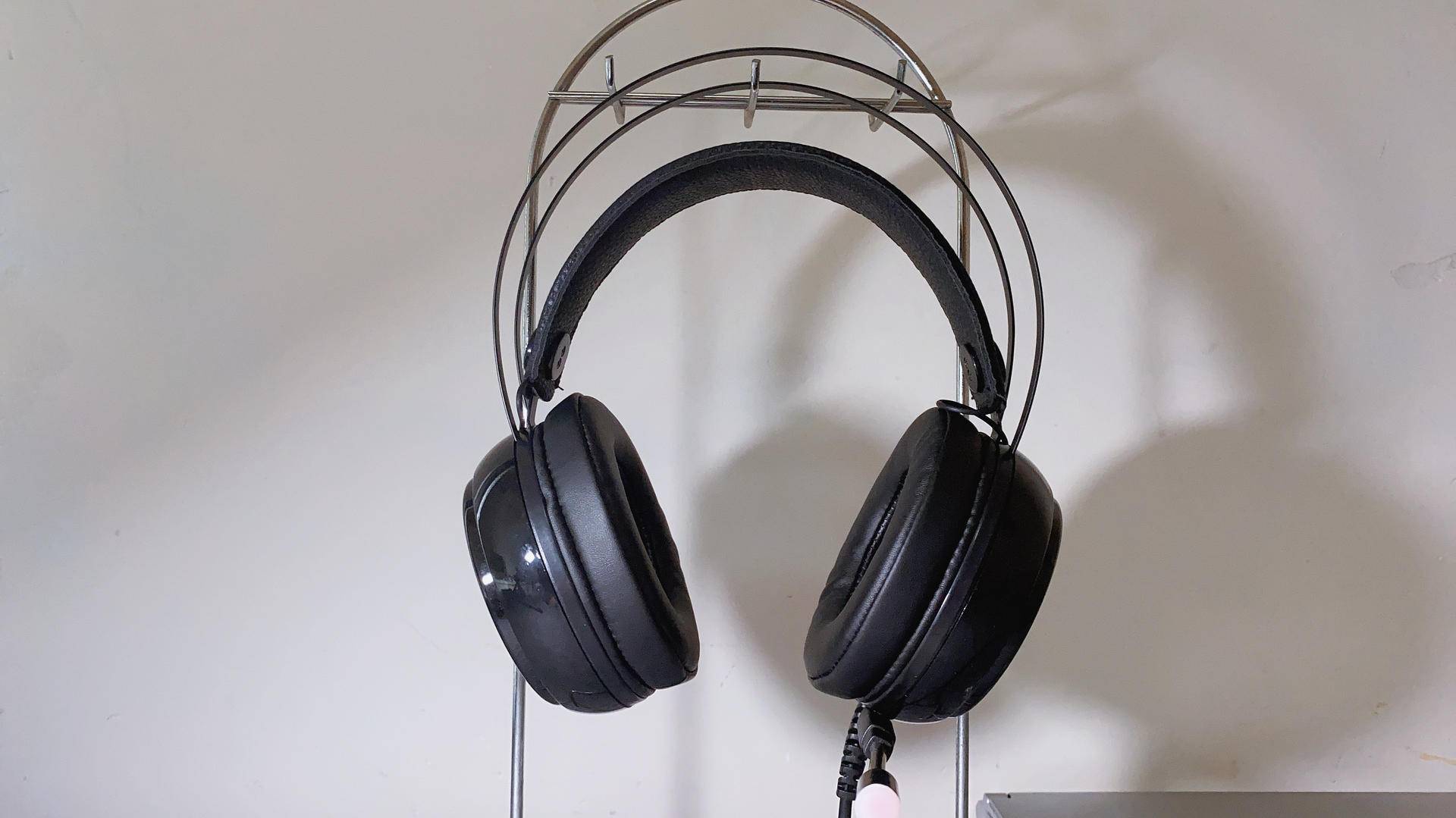 百元头戴式游戏耳机dacom佩戴舒适还有光