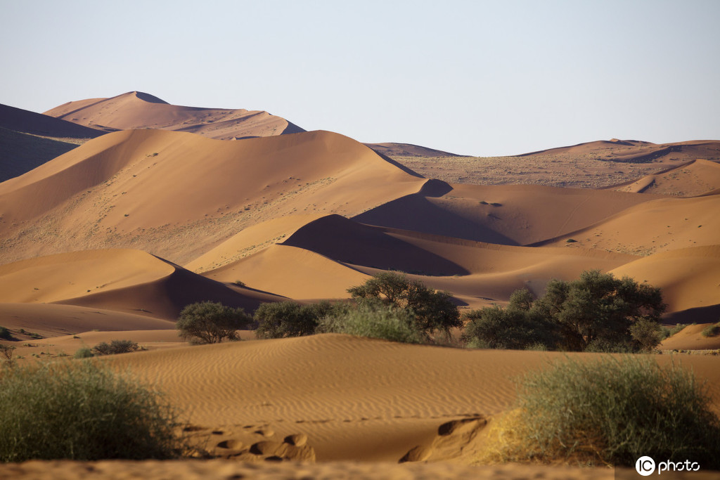 1/ 12 纳米比亚,属于热带沙漠气候,三分之一的国土被沙漠覆盖,却是