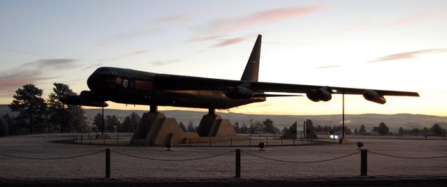 原创丢人,战斗机反被轰炸机击落,美军飞行员创造传奇战绩