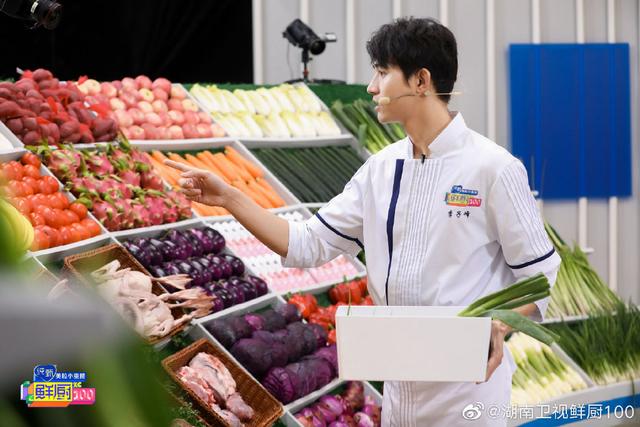 原创《鲜厨100》李子峰成全原配蔡成刘宇宁,跟鱼聊天上演反差萌