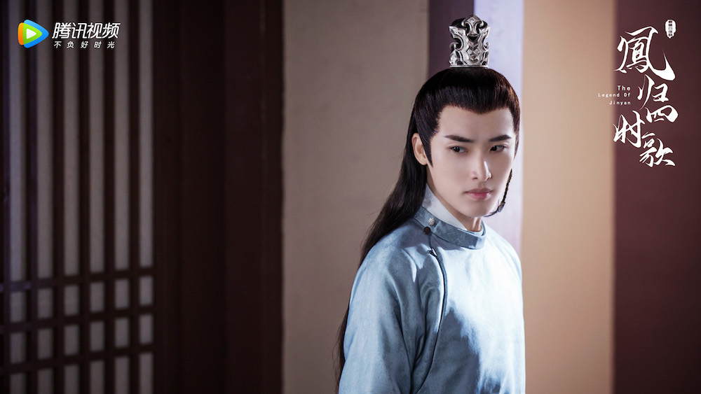 开播当日弹幕和评论区网友纷纷留言表示"很喜欢张赫的古装扮相","为了