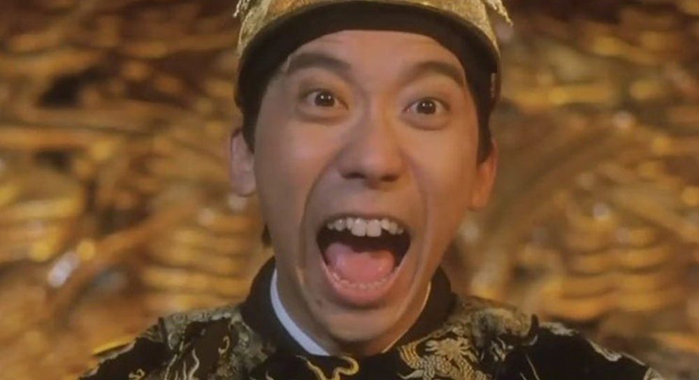 56岁张达明晒近照,皱纹横生脖子皮肤松弛太显老,抗癌成功心态好