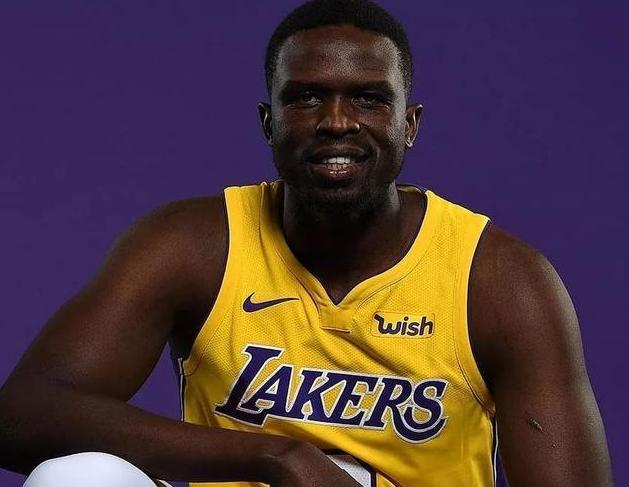 1亿3600万白送了,1人早退役,每年还可白领500万_罗尔