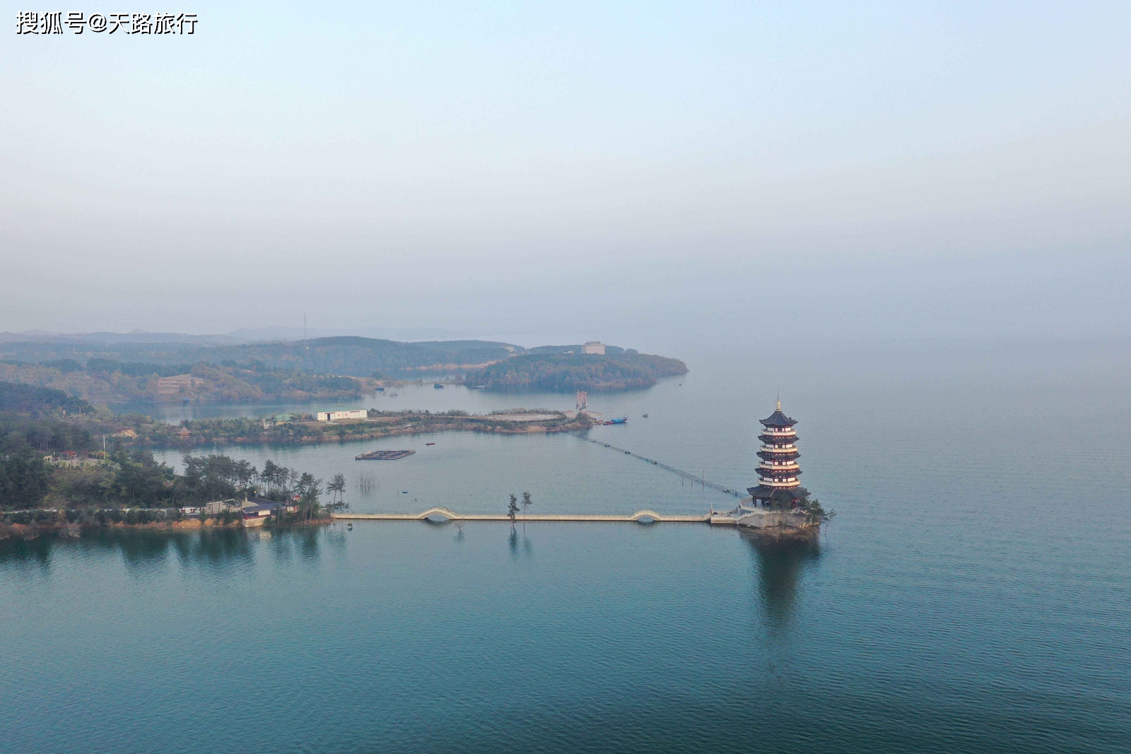 丹江口水库是亚洲第一大人工淡水湖泊,被称为汉江的天然水位调节器