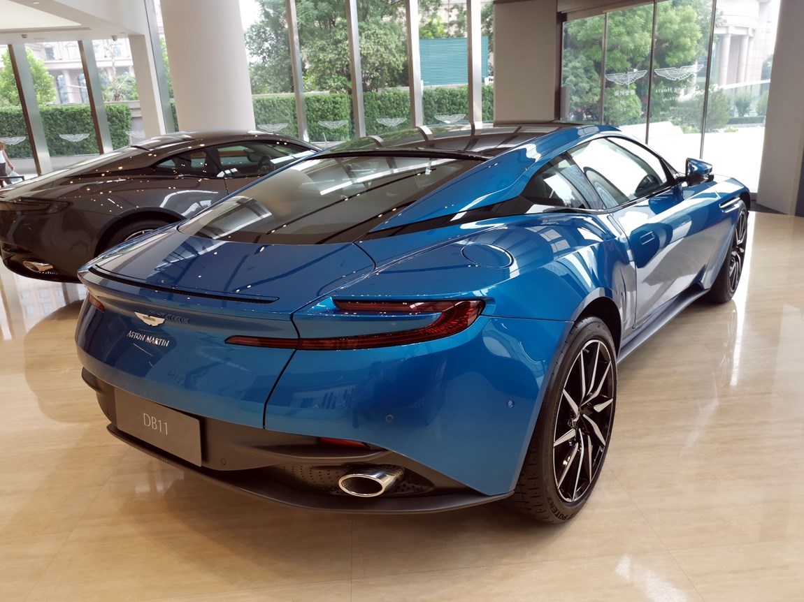阿斯顿马丁 db11 v8 纵情蓝/靛蓝