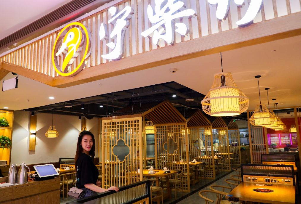 重庆人的美食记忆,"老字号"守柴炉烤鸭入驻新世纪百货奥特莱斯