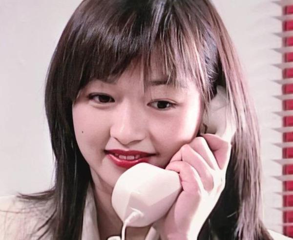 糟糕的李绮红:拒绝黎明,13岁得抑郁症,爆红期难逃家族精神病